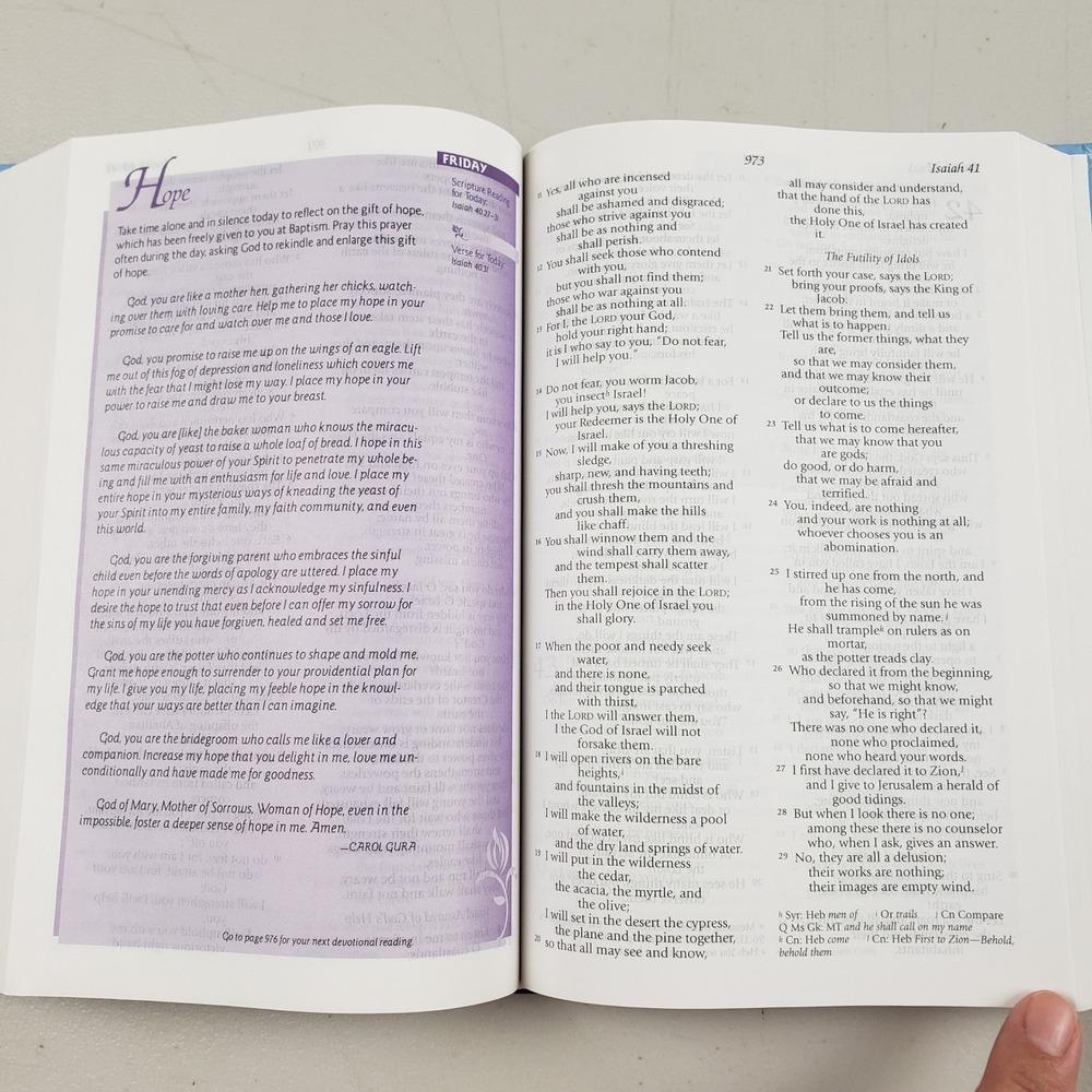 Catholic Womens Devotional Bible NRSV Hardcover Zondervan 2000 Catholic Edition - Picture 10 of 11